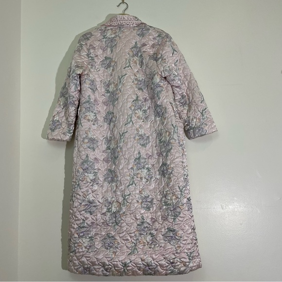Vintage | Amazing Quilted 1960s-70s Evening Robe - Picture 5 of 9